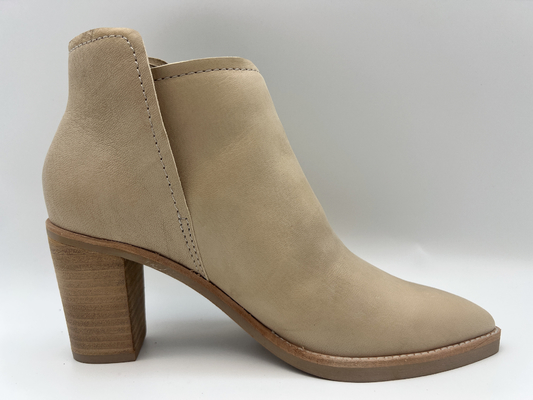 Der Beleg der Frauen auf echten Leder-Absatz-Kleid-Aufladungen, rosa Art- und Weisestiefeletten