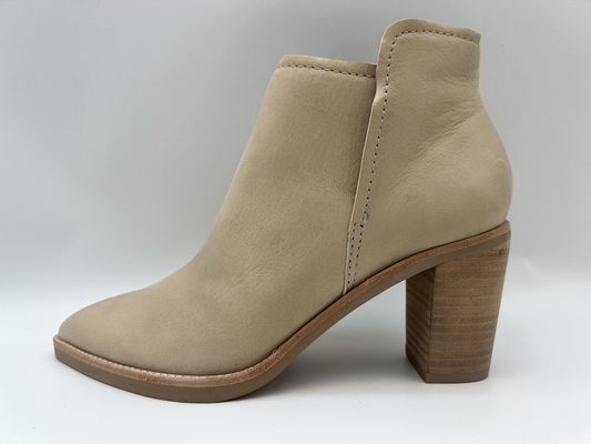Der Beleg der Frauen auf echten Leder-Absatz-Kleid-Aufladungen, rosa Art- und Weisestiefeletten