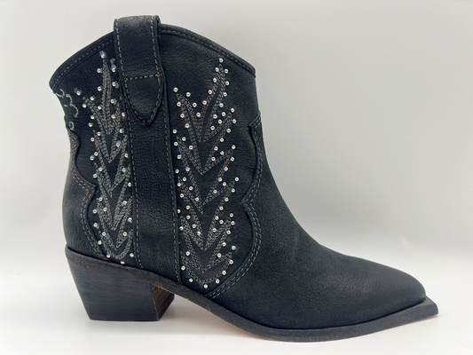 weiche Kuh Halbstiefel lederner Frauen Kleidermit Bolzen entwerfen, spitzer Zehenflacher absatz mit YKK-Nylonreißverschluß