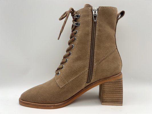 Der Frauen der Spitzes Halbstiefel des hohen Absatzes oben, weiches Kuhvelourleder mit thermischem Futter des Plüschs, Frauen imprägniern Winterstiefel