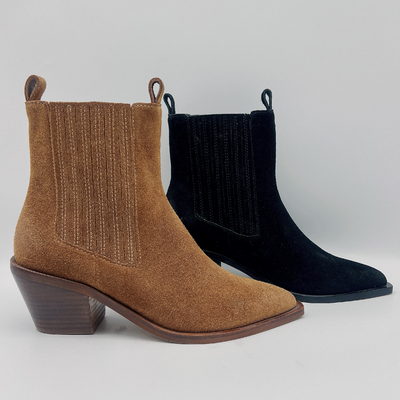 Zeigten lederne Stiefel der tragbaren Frauen Kleidertoe casual shoes unique