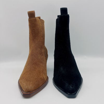 Zeigten lederne Stiefel der tragbaren Frauen Kleidertoe casual shoes unique