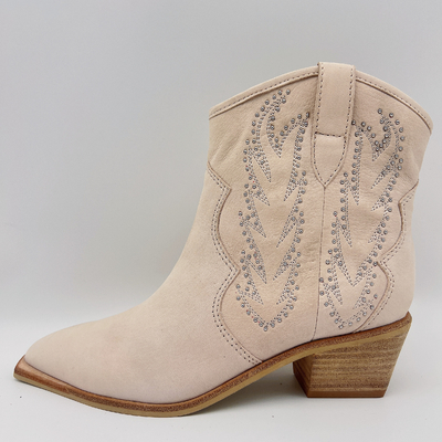 Das lederne Kleid der Knochen-Frauen lädt bequeme Damen-zufällige Halbstiefel mit Bolzen-Stickerei auf