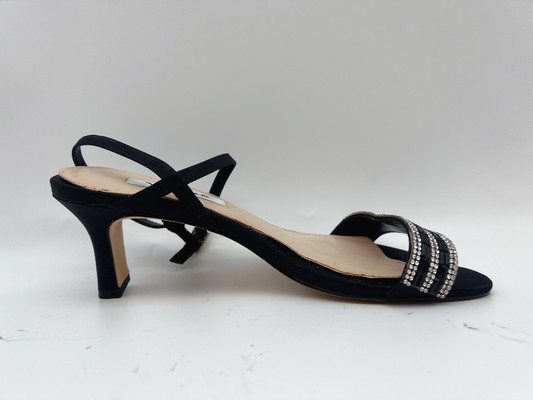 Die silbernen ledernen Sandalen ODM-Soem-Frauen, bequeme Schuhe des flachen Absatzes mit einem Bügel