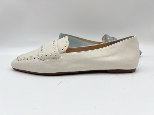 Weiche Kuh-Damen-echte lederne Ebene beschuht Beige mit Bolzen-Entwurf