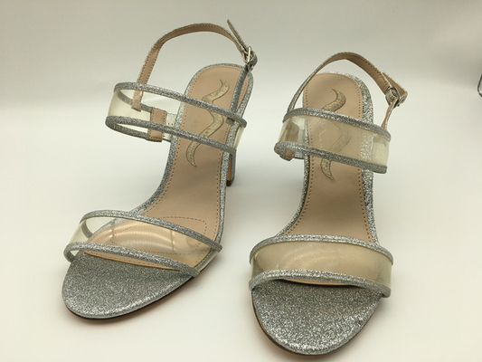 Kundenspezifische Damen überziehen weich Sandalen mit Leder, die silberner einzelner Bügel Sandalen auf den Fersen folgte