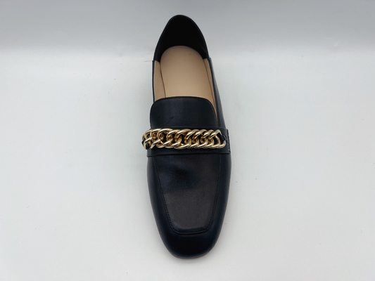 Flache die Lederschuh-Gewohnheit der Mode-Müßiggänger-Frauen mit Metallkette