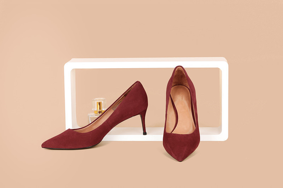 Burgunder-Arbeitsplatz-Frauen pumpt Schuh-hohen Absatz mit weichem echtem Velourleder