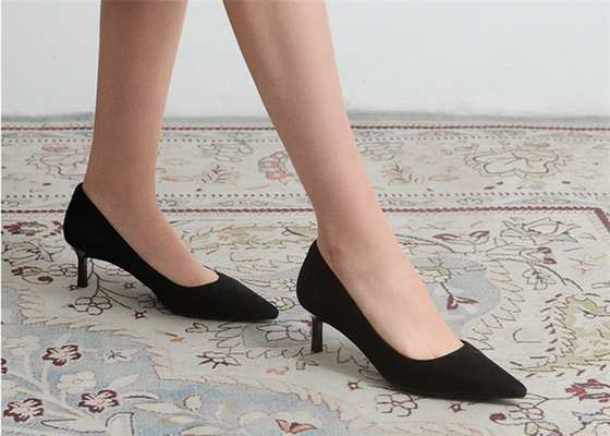 Weiße weiche Kuh-echtes Leder pumpt Abendschuhe 2cm flachen Absatzes für Damen