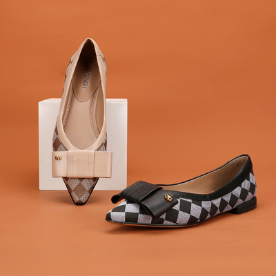 Weiche und leichte Damen-Flachlederschuhe mit Karomuster für das Büro