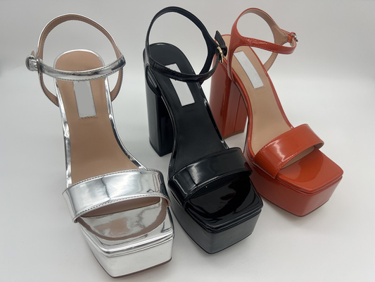Die ledernen Abendschuhe Patent-PU-Frauen quadrieren Toe Silver Black Chunky Heel