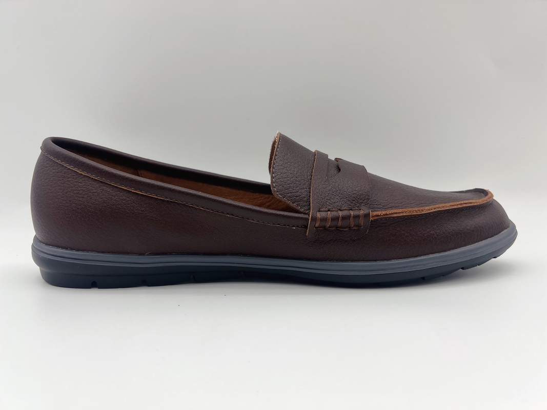 Bequemer Beleg-beständige Arbeits-Schuhe weich zwei Tone Leather Ladys Flat Leather-Müßiggänger