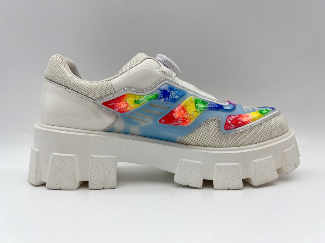 Modische weiße Freizeit-Schuhe gleiten nicht die Plattform-Freizeitschuhe der Frauen mit Spitze-Speicher